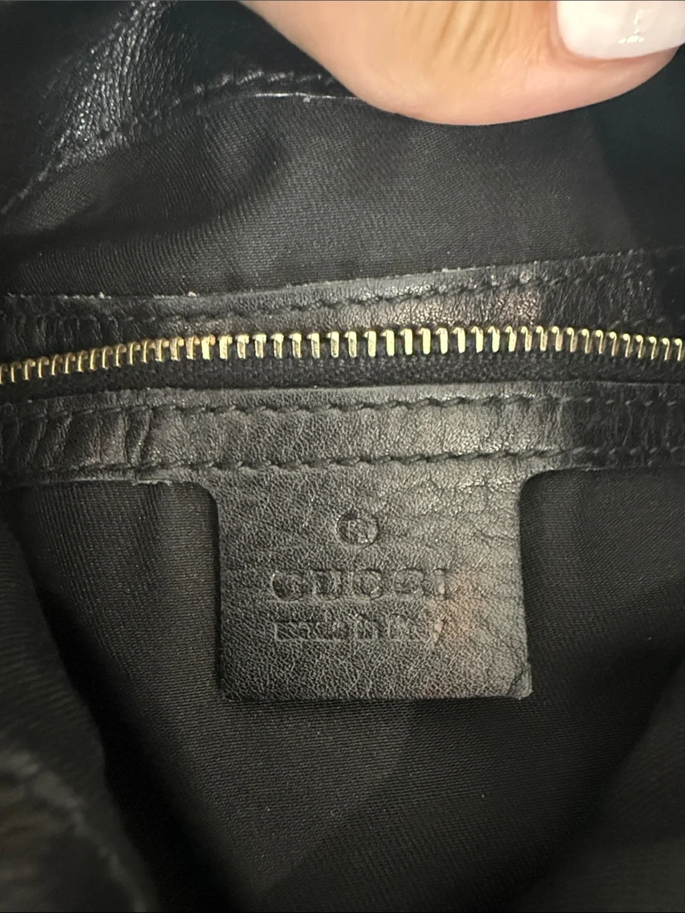 Vintage Gucci Black Leather Strap with Gold Logo - Picture 5 of 7